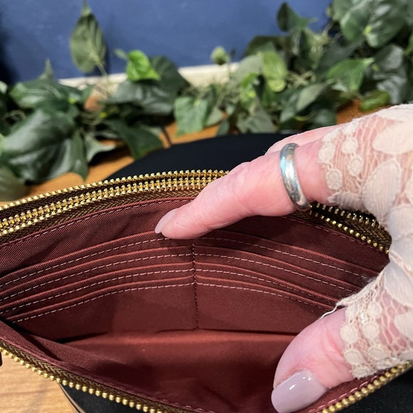 EUC Coach Flower Double Zipper Wristlet - Picture 4 of 7